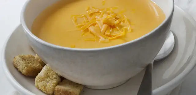 Aprenda a fazer o melhor molho de queijo cheddar