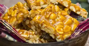 Pé de moleque crocante e fácil de fazer