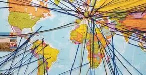 Projeto de cartões-postais de professor viraliza em 90 países