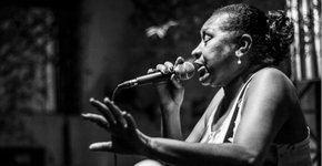 Bernadete lança minibiografia com roda de samba no Boteco da Dona Tati