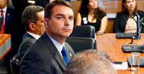 Flávio Bolsonaro tenta barrar na Justiça caso Queiroz pela 3ª vez