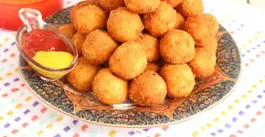 Bolinha de frango com queijo: sem massa, mas muito gostosa