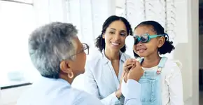 O que os pais precisam saber antes de escolher um tratamento de miopia para seus filhos