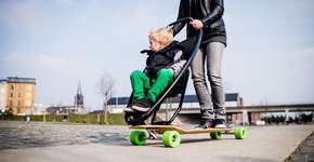 Conheça o skate longboard que é um carrinho de bebê