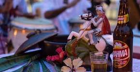 Samba e feijoada animam festas em abril