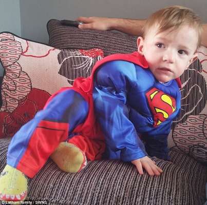 Bebê prematuro que tinha 50% de chance de sobreviver completa 2 anos