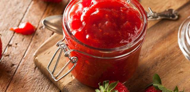 20 minutos e 3 ingredientes: a geleia de morango que todo mundo deveria saber fazer