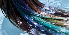 O erro ao tomar banho que esta apagando a cor do seu cabelo sem você notar