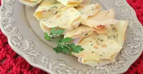 Rápido e saboroso: aprenda a fazer crepe de omelete