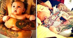 Pais tatuados com seus bebês