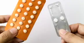 Estudo revela que pílula do dia seguinte é mais eficaz acompanhada de analgésico