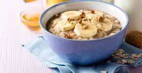 Mingau de aveia com banana: o café da manhã perfeito e nutritivo
