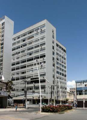 Localizado na Esquina da Avenida Princesa Leopoldina com Barão de Sergy, 38, Barra, o edifício Maria Isabel, tem o seu projeto feito pelo arquiteto Diogenes Rebouças. Ano: 1963. Foto: reprodução/@prediosdesalvador