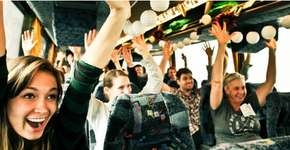 Ônibus leva pessoas para trabalho voluntário ‘surpresa’