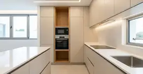 Miguel Gómez, especialista em cozinhas: “Você nunca deve colocar o micro-ondas na bancada, porque não é prático.”