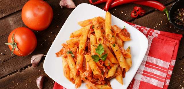 Macarrão com linguiça calabresa MUITO gostoso!