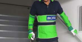 Roupa simula limitações de um idoso de 85 anos