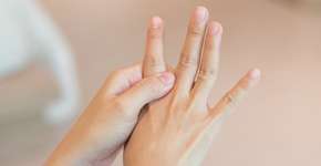 Sintoma nas unhas podem indicar de câncer agressivo; saiba detalhes