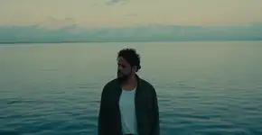 Marcos Almeida apresenta show de “Calado”