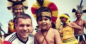 Podolski é tão brasileiro que tem trabalho social