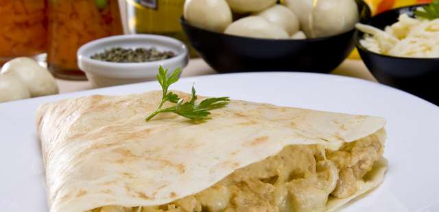 Crepe de milho com crango e catupiry é tudo o que sua festa de são joão precisa