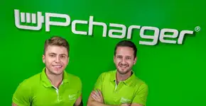 Amigos de faculdade, eles faturam R$600 mil com recarga de celulares