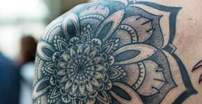 38 ideias de criativas tatuagens para os ombros