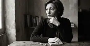 Clarice Lispector, escritora que traduzia sentimentos profundos: “Até cortar os próprios defeitos pode ser perigoso, a gente nunca sabe qual é o defeito que sustenta nosso edifício inteiro”