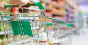 Comprar itens próximos à validade pode render economia de R$ 500