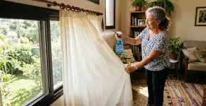 Como limpar cortinas para que fiquem com cheiro de novas sem precisar tirá-las do varão