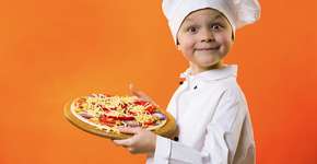 Pequenos ganham pizza doce para decorar no Dia das Crianças da 1900