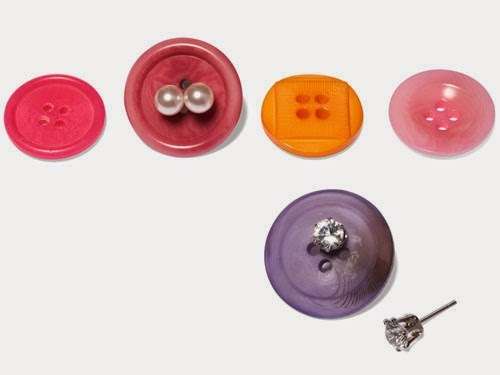 Botões que viram porta-brincos