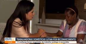 Mulher negra resgatada fica receosa em segurar mão de repórter da Globo