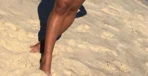 Bolsonaro ‘aparece’ em joelho de mulher e intriga internet