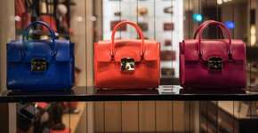 Leilão de bolsas e carteiras tem lances a partir de R$ 50