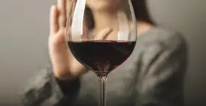 As 4 maneiras pelas quais o álcool pode causar câncer; sabia delas?