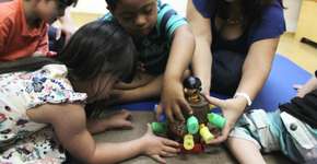 ONG lança cartilha com jogos e brincadeiras para crianças com Down