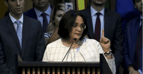 Damares Alves aponta um novo inimigo da família: o Enem.