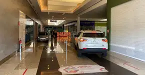Shopping adota drive-thru nos corredores para compras em Botucatu