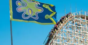 Hopi Hari vende 2 ingressos pelo preço de 1; criança é grátis