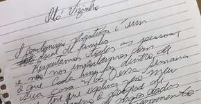 Maquiador recebe bilhete homofóbico por dar às mãos ao namorado em prédio