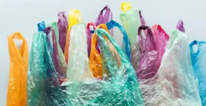 Diga adeus à bagunça: aprenda o truque infalível para organizar suas sacolas de plástico