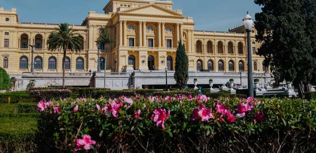 Exposição ‘Design e cotidiano na coleção Azevedo Moura’