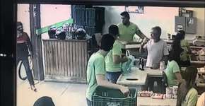 Homem é ignorado ao anunciar assalto num mercado e vai embora