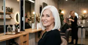 Os melhores cortes de cabelo para cabelos brancos: recomendações de cabeleireiros para abril de 2026