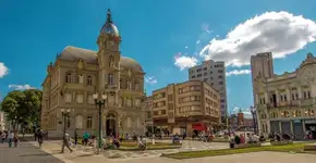 As belezas de um passeio a pé pelo centro histórico de Curitiba