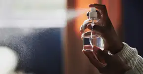 O truque simples com uma erva comum que deixa sua casa perfumada o dia inteiro