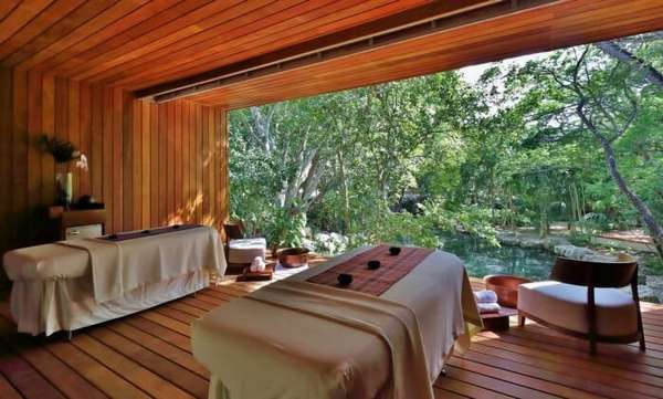 O resort é o único do mundo a construir um spa integrado a um cenote natural