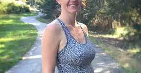 Blogueira fitness explica como começou a amar suas estrias