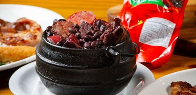 Bar Brahma faz collab inédita em ingredientes da famosa feijoada servida nesse ícone do centro de SP